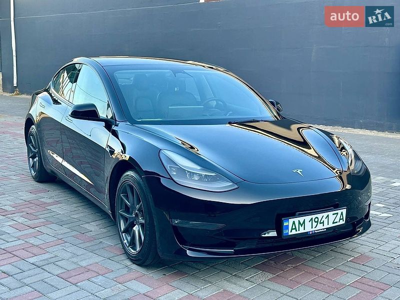 Седан Tesla Model 3 2022 в Житомире