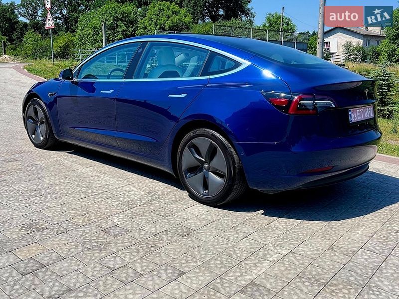 Седан Tesla Model 3 2018 в Львове