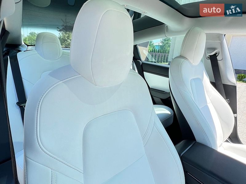 Седан Tesla Model 3 2018 в Львове