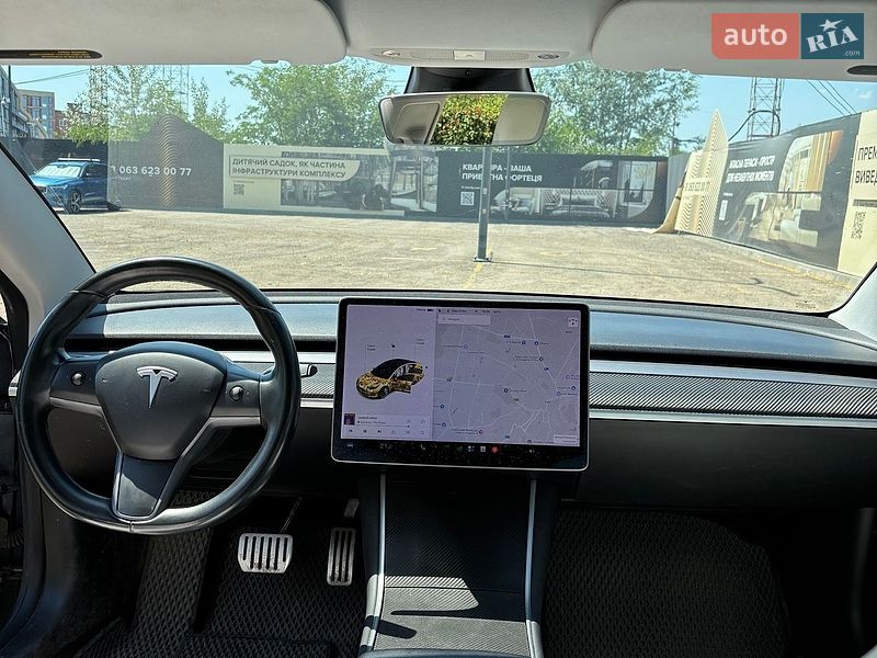 Седан Tesla Model 3 2018 в Львове