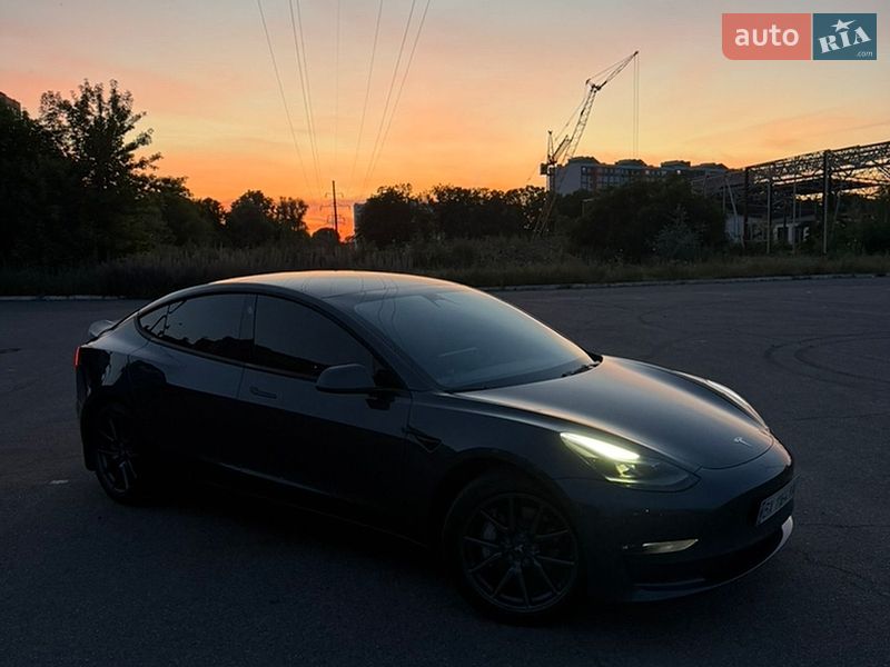 Седан Tesla Model 3 2022 в Чернігові