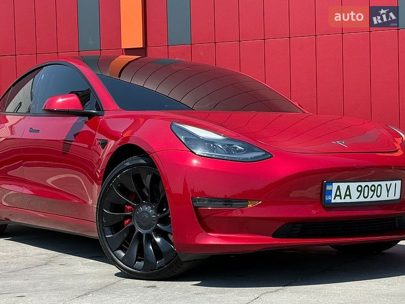 Седан Tesla Model 3 2021 в Киеве
