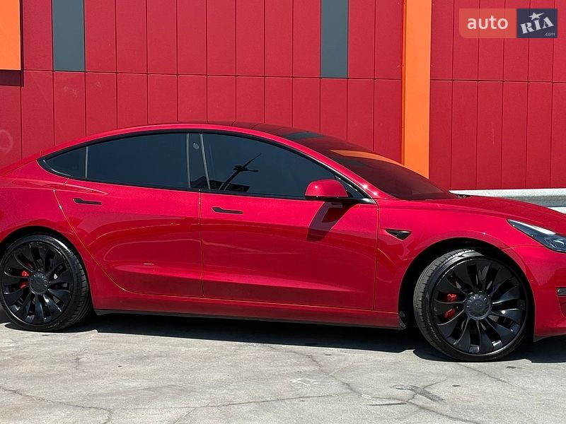 Седан Tesla Model 3 2021 в Киеве