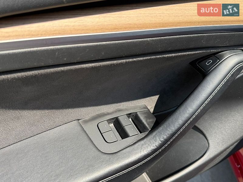 Седан Tesla Model 3 2021 в Киеве