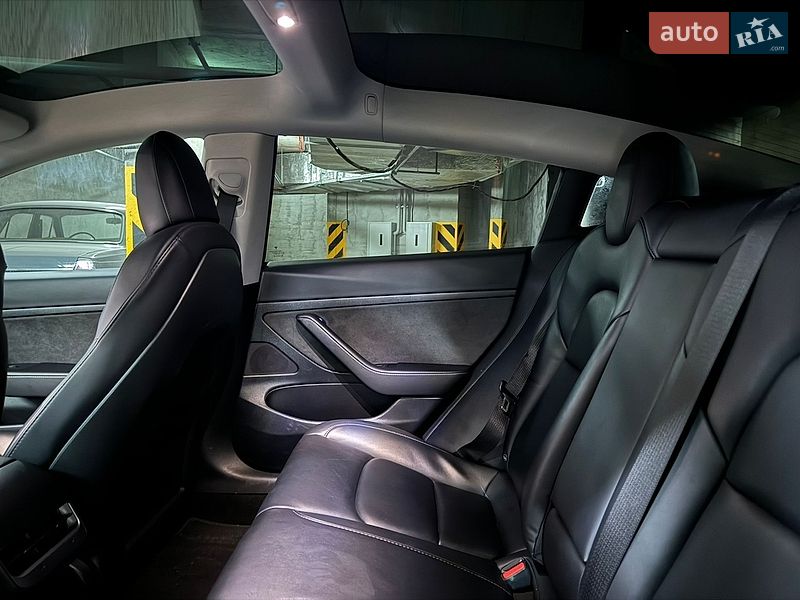 Седан Tesla Model 3 2021 в Киеве