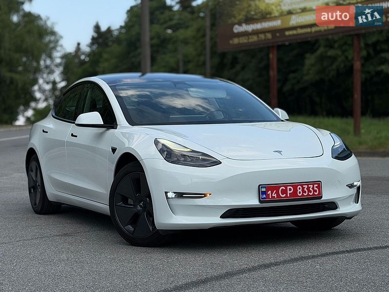 Седан Tesla Model 3 2023 в Трускавці