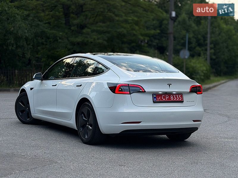 Седан Tesla Model 3 2023 в Трускавці