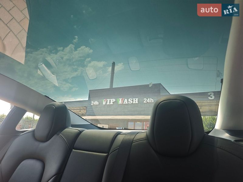 Седан Tesla Model 3 2022 в Ужгороді