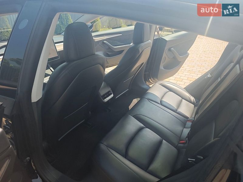 Седан Tesla Model 3 2022 в Ужгороді
