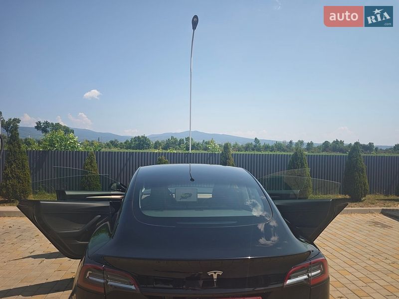 Седан Tesla Model 3 2022 в Ужгороді