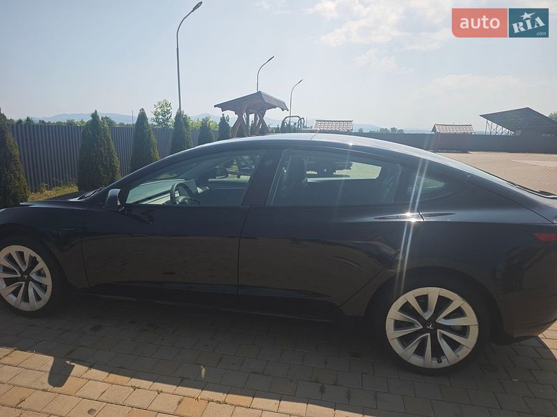 Седан Tesla Model 3 2022 в Ужгороді