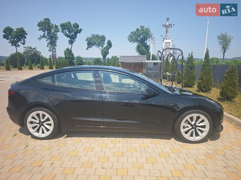 Седан Tesla Model 3 2022 в Ужгороді