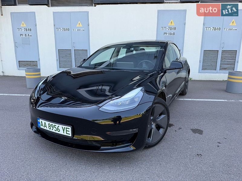 Седан Tesla Model 3 2023 в Киеве