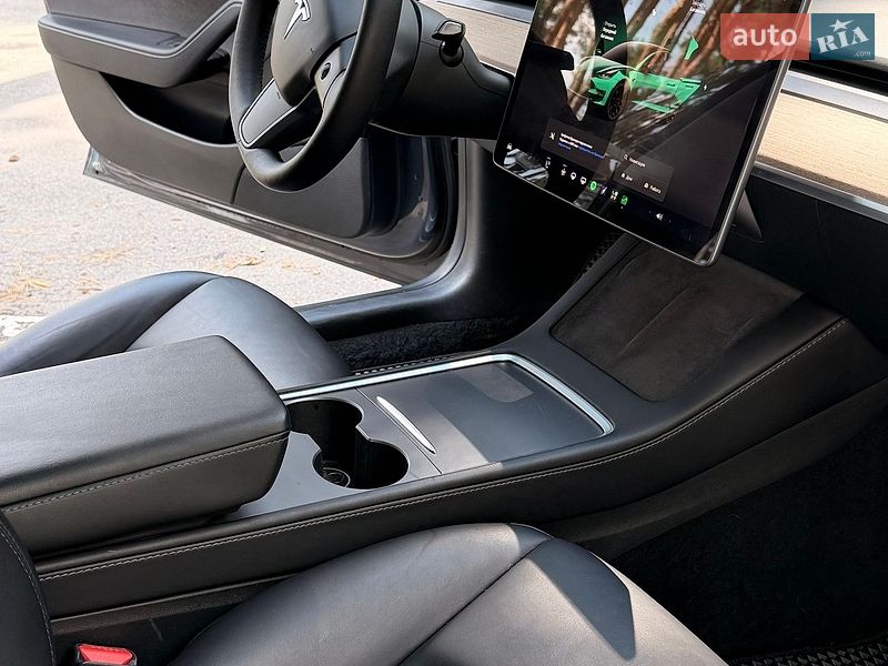 Седан Tesla Model 3 2022 в Києві