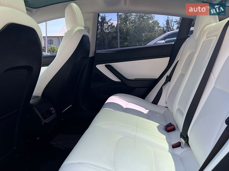 Седан Tesla Model 3 2019 в Ивано-Франковске
