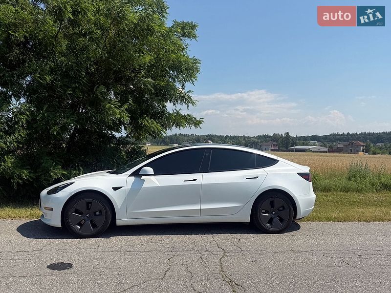 Седан Tesla Model 3 2023 в Киеве