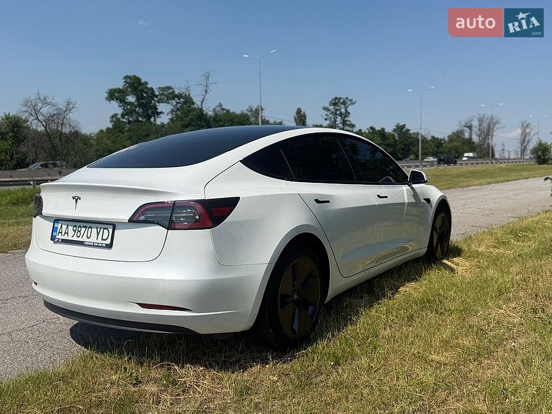 Седан Tesla Model 3 2023 в Киеве