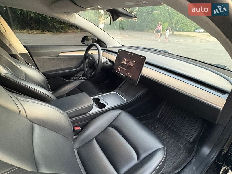 Седан Tesla Model 3 2022 в Днепре