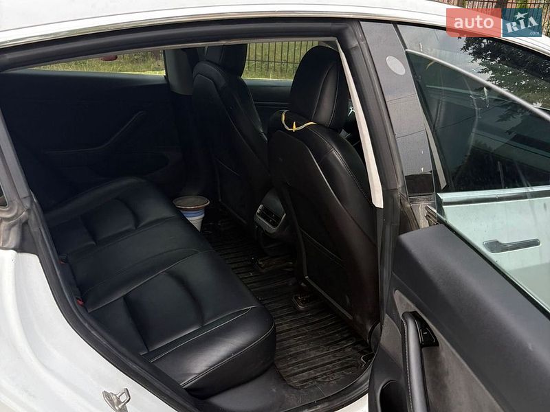 Седан Tesla Model 3 2018 в Сваляве