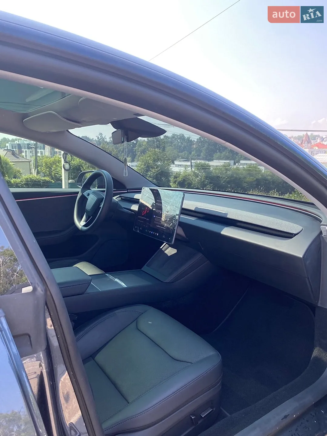 2025 Tesla Model 3 - мініатюра 8