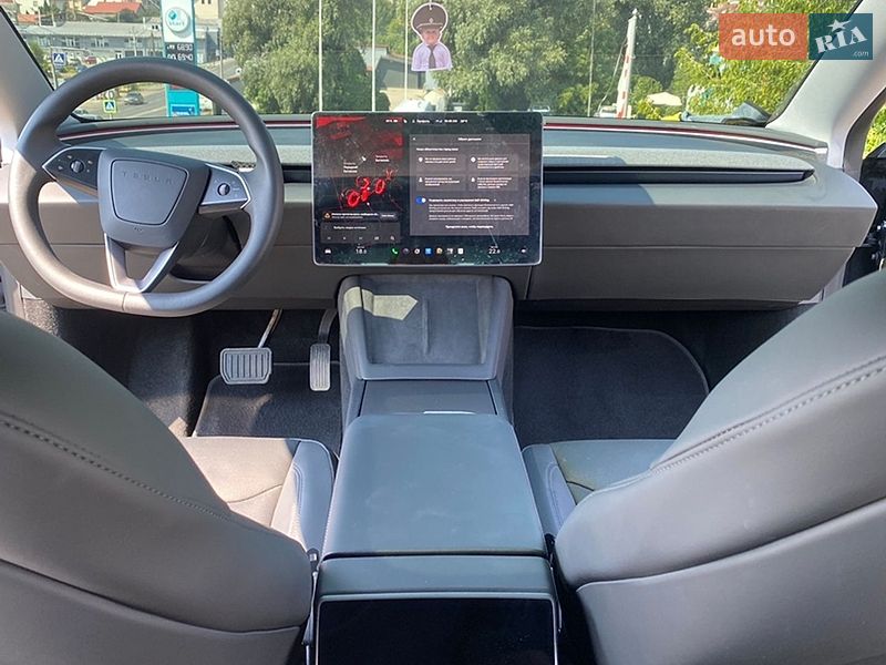 Седан Tesla Model 3 2025 в Черновцах