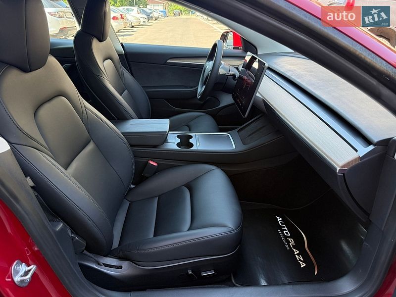 Седан Tesla Model 3 2023 в Одесі