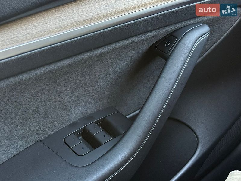 Седан Tesla Model 3 2023 в Одесі
