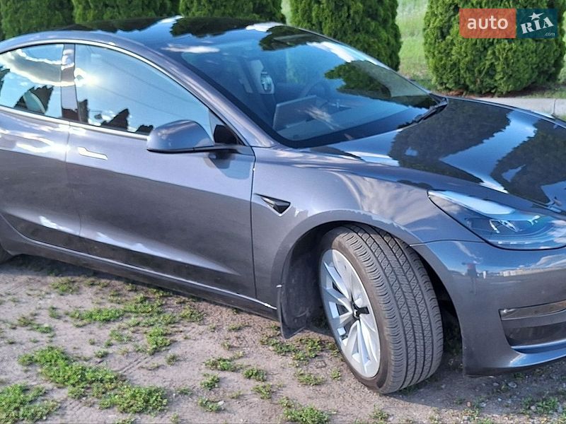Седан Tesla Model 3 2023 в Броварах