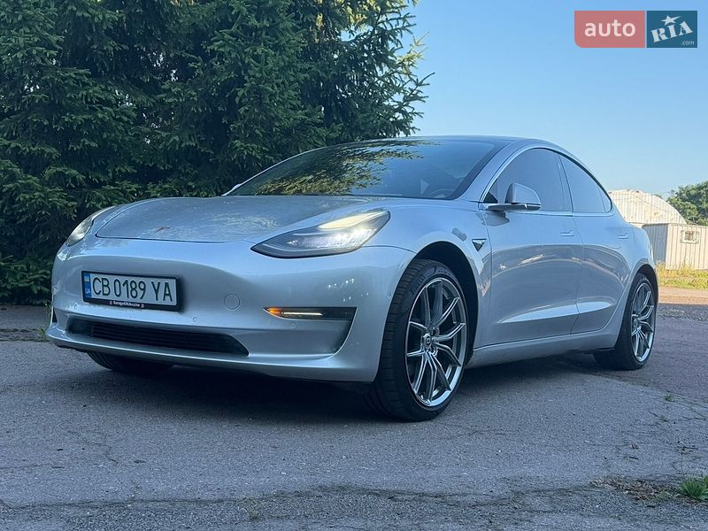 Седан Tesla Model 3 2018 в Чернигове