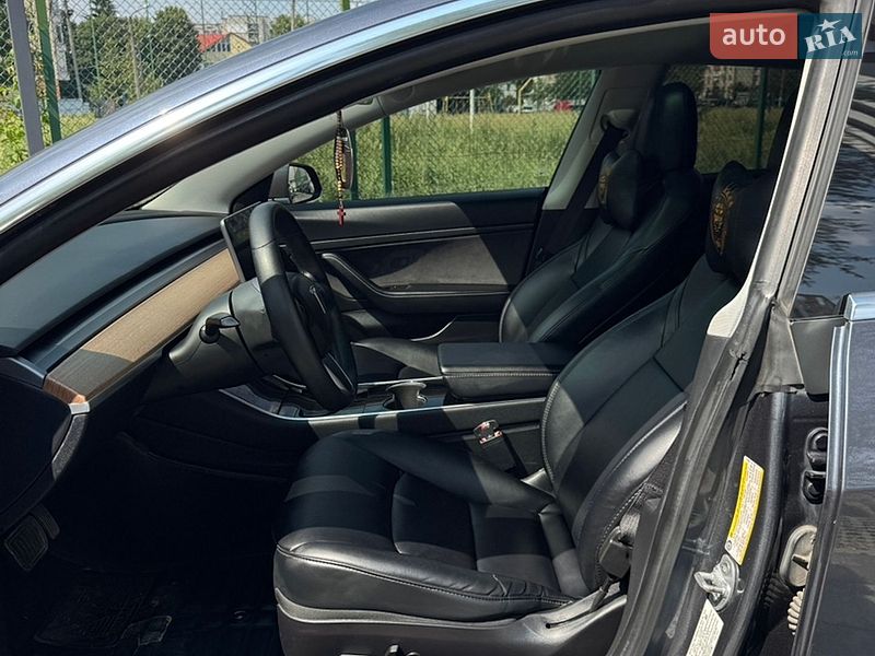 Седан Tesla Model 3 2020 в Жовкве