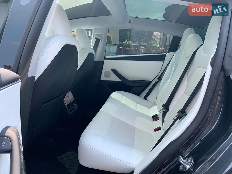 Седан Tesla Model 3 2024 в Києві