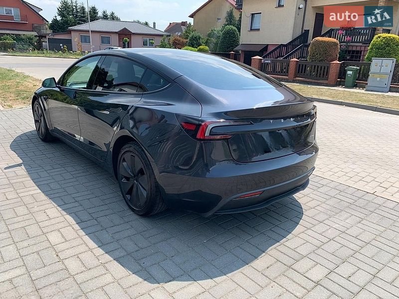 Седан Tesla Model 3 2024 в Києві