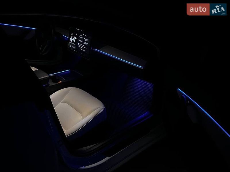 Седан Tesla Model 3 2021 в Киеве