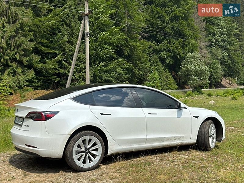 Седан Tesla Model 3 2021 в Киеве