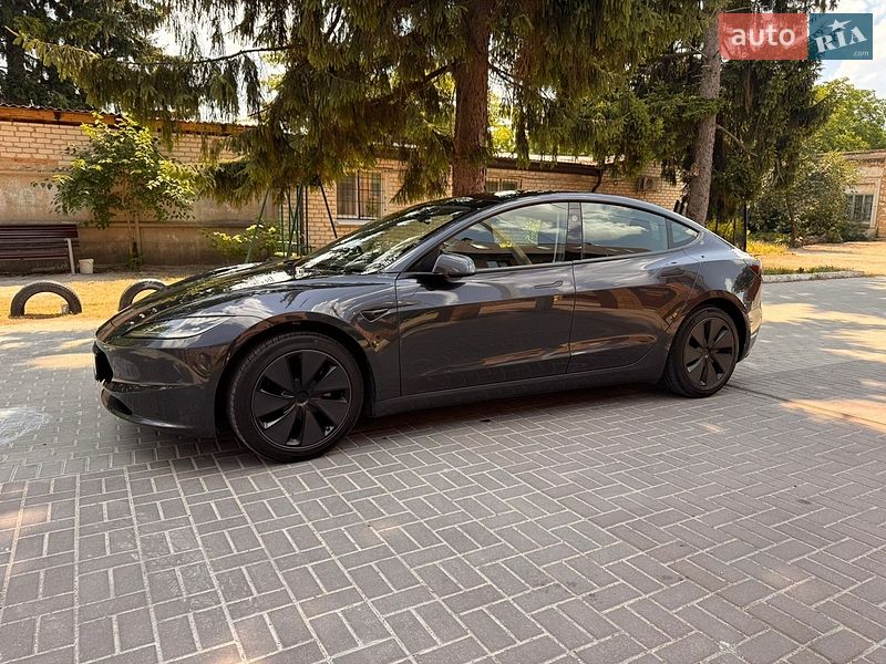Седан Tesla Model 3 2024 в Кропивницком