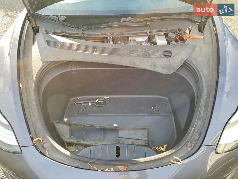 Седан Tesla Model 3 2019 в Ровно