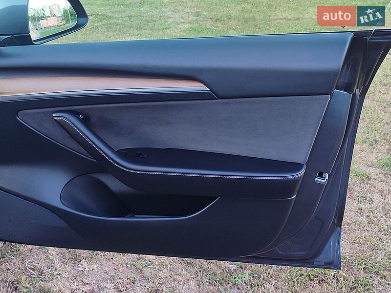 Седан Tesla Model 3 2023 в Полтаве