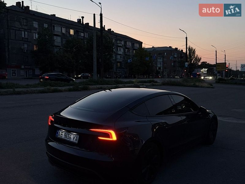Седан Tesla Model 3 2024 в Дніпрі