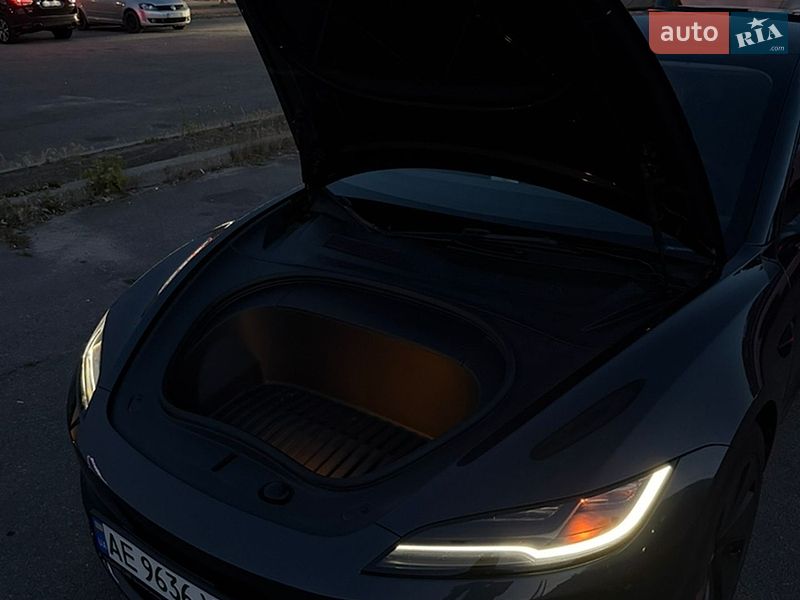Седан Tesla Model 3 2024 в Дніпрі
