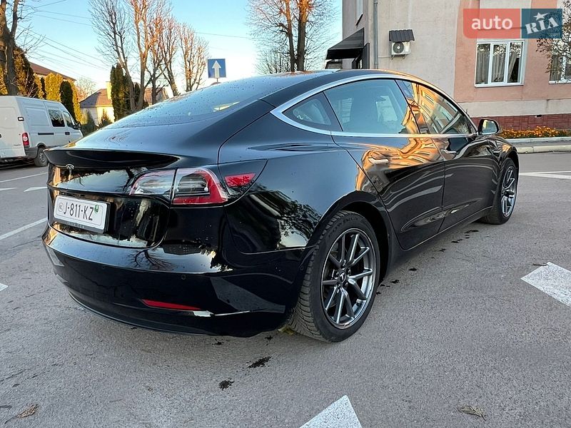 Седан Tesla Model 3 2020 в Радивилове