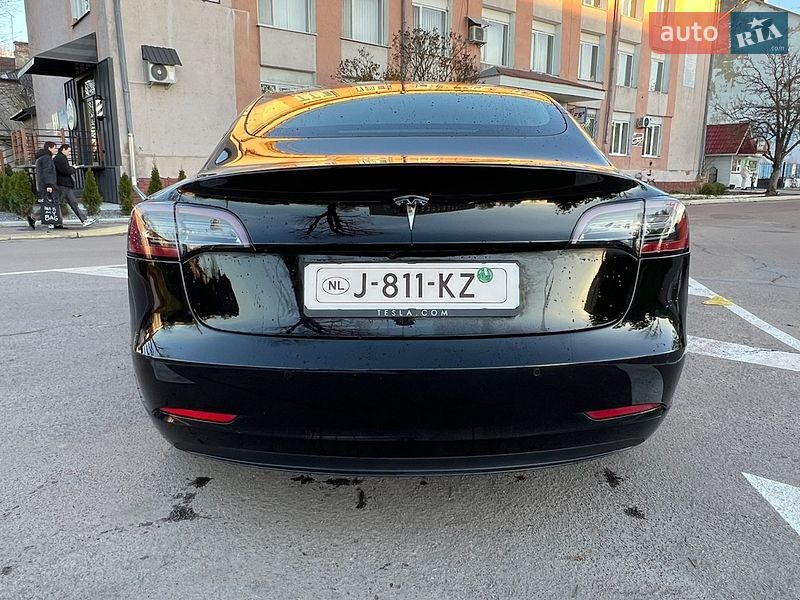 Седан Tesla Model 3 2020 в Радивилове