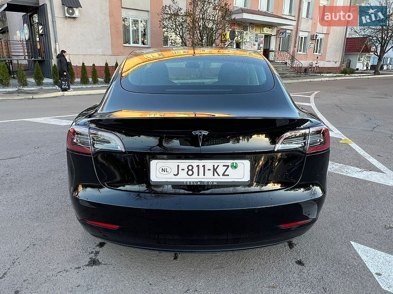 Седан Tesla Model 3 2020 в Радивилове