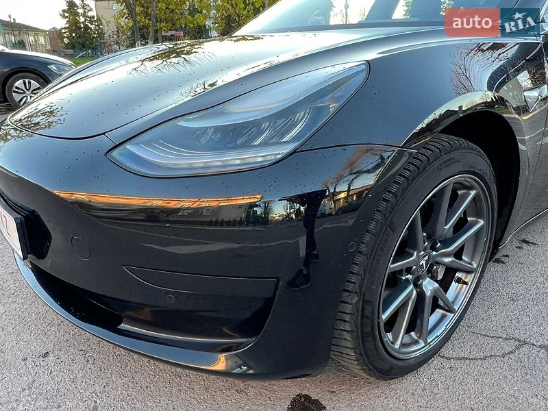 Седан Tesla Model 3 2020 в Радивилове