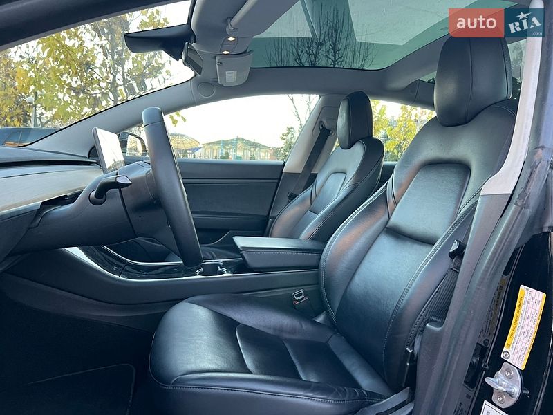 Седан Tesla Model 3 2020 в Радивилове