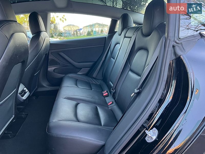 Седан Tesla Model 3 2020 в Радивилове