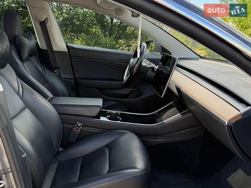 Седан Tesla Model 3 2018 в Кривому Розі