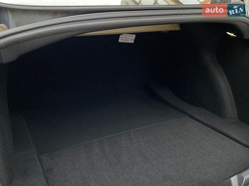 Седан Tesla Model 3 2022 в Долине