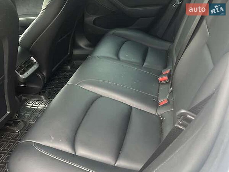 Седан Tesla Model 3 2021 в Ужгороде