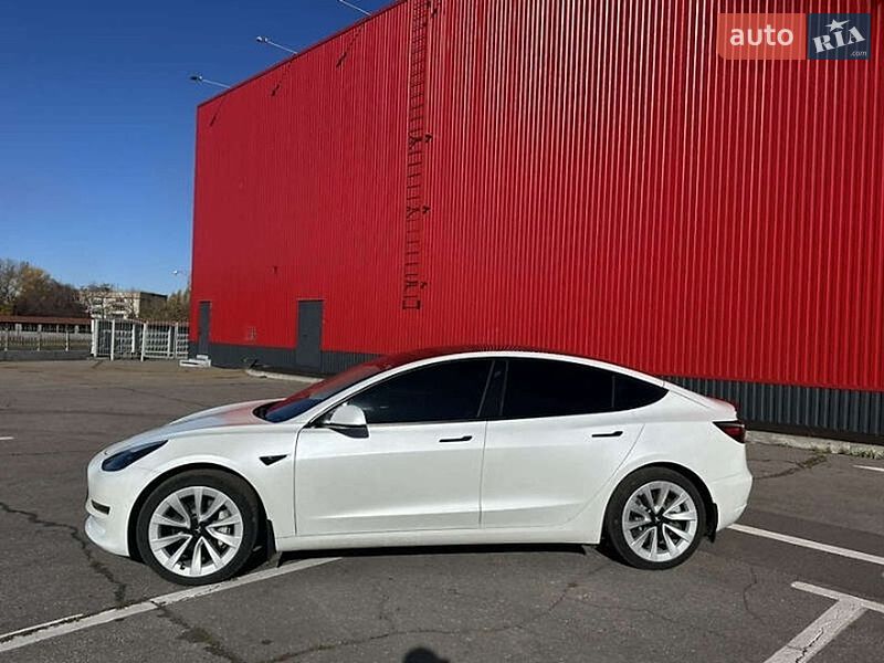 Седан Tesla Model 3 2022 в Львові