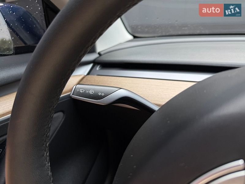 Седан Tesla Model 3 2021 в Киеве